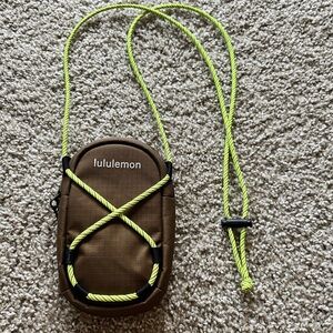 RARE Color Lululemon Ripstop Paracord Crossbody - Green Brown LU9ANKS DART.